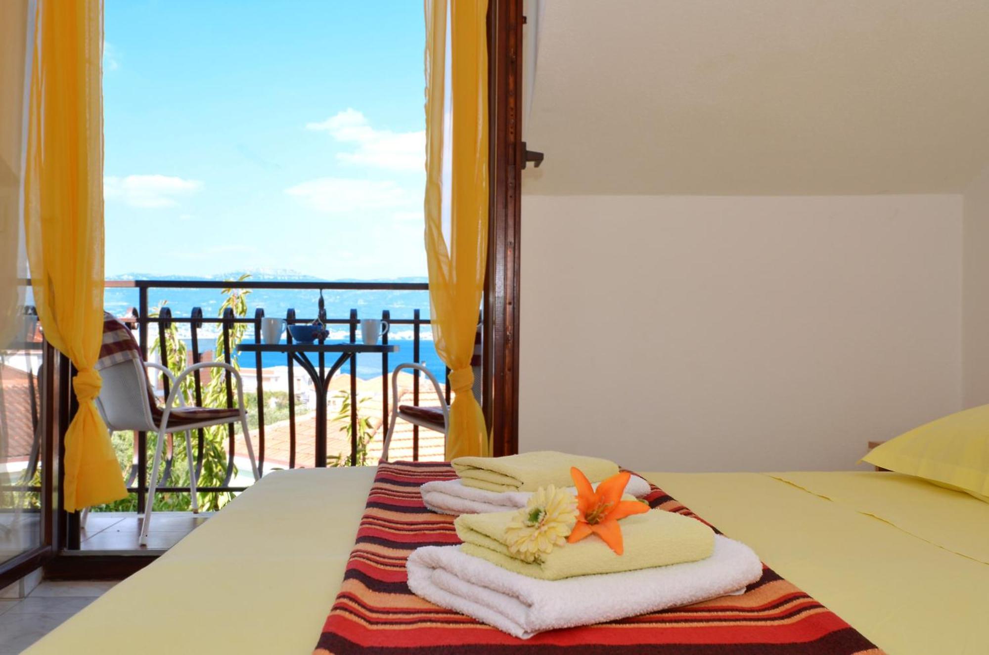 Apartments By The Sea Slatine, Ciovo - 12176 Стая снимка